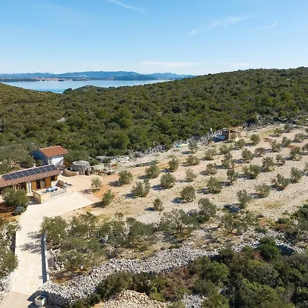 Secluded Fisherman's Cove Triluke, Pasman - 20973 Tkon