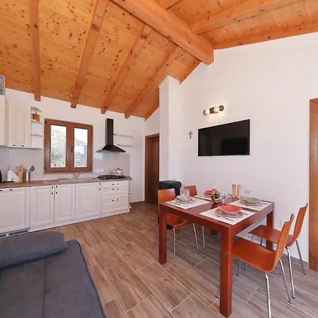 Secluded Fisherman's Cove Triluke, Pasman - 20973 Tkon
