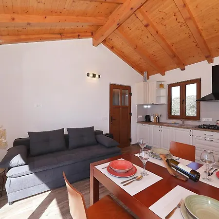 Secluded Fisherman's Cove Triluke, Pasman - 20973 * Tkon