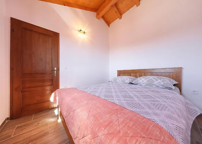 Secluded Fisherman's Cove Triluke, Pasman - 20973 Tkon