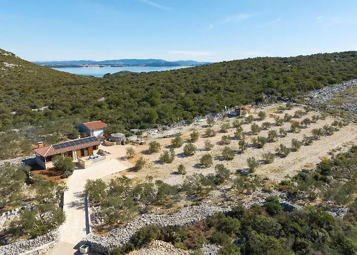 Secluded Fisherman's Cove Triluke, Pasman - 20973 特孔